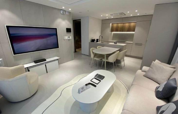 The Designers Lyj Yeoksam Hotel *